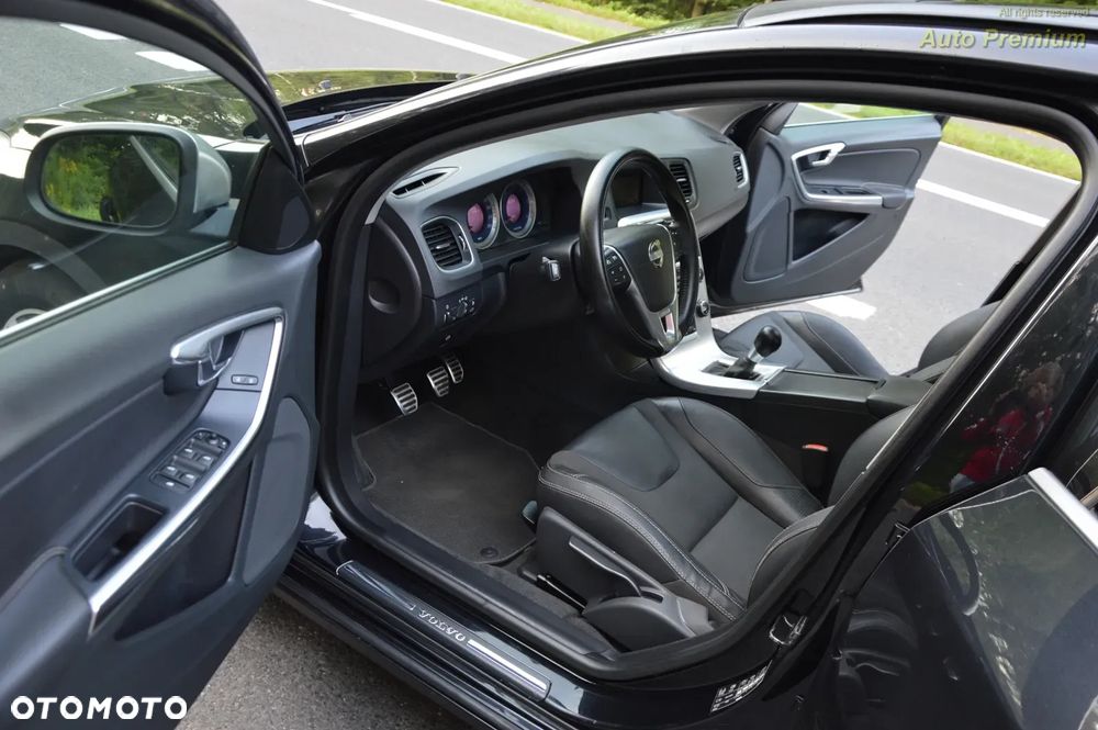 Volvo V60 D3 R-Design - 15