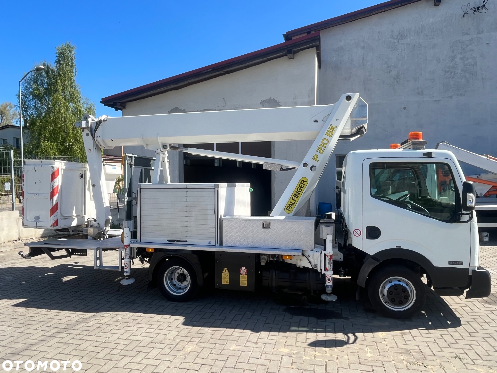 Nissan Podnośnik Koszowy Zwyżka Palfinger 210Bk 21 Metrów 16 w bok ! PILOT NA KABLU!! UDT !! Kosz 1000V Izolowany Jak Wumag Ruthmann Gsr - 8