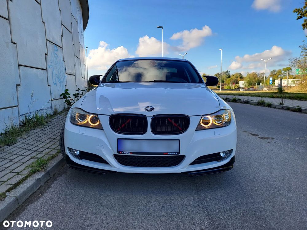 BMW Seria 3 2011 photo 2
