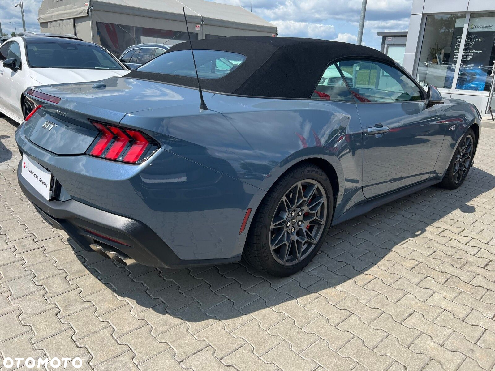 Ford Mustang - 4