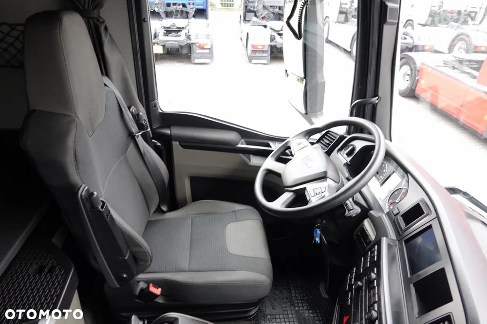 MAN TGS 26.360 / 6x2 / CHŁODNIA -8,2 M / AGREGAT CARRIER SUPRA 850 / WINDA ZAŁADOWCZA / BOCZNE DRZWI / 2022 ROK / PO KONTRAKCIE SERWISOWYM - 33