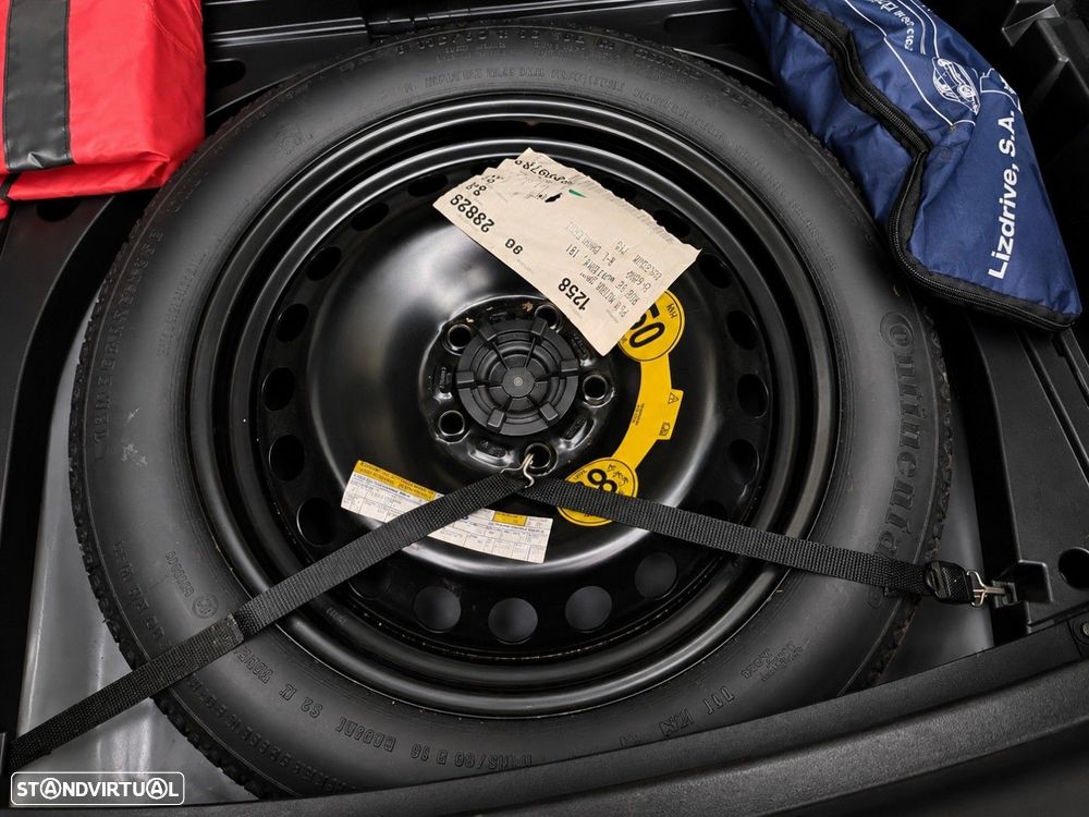 Volvo V40 1.6 D2 Momentum — fotografia 17