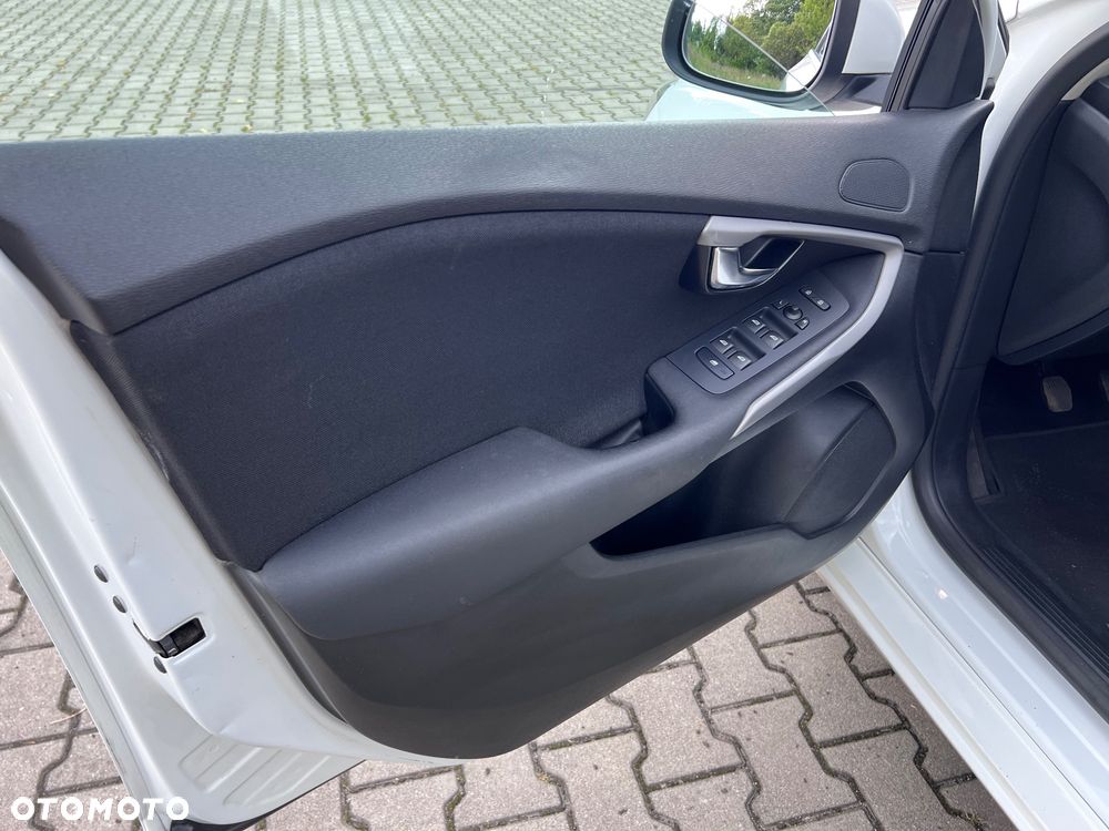 Volvo V40 D2 Kinetic - 23