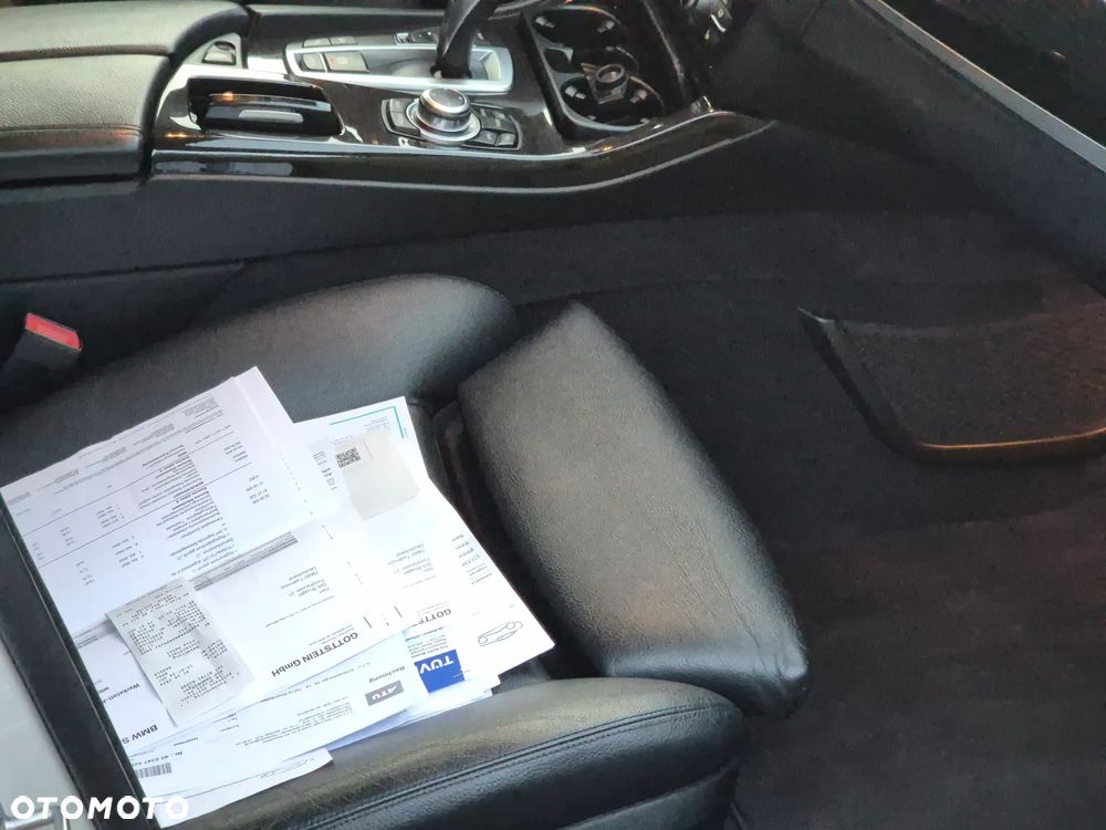 BMW Seria 5 525d xDrive - 15
