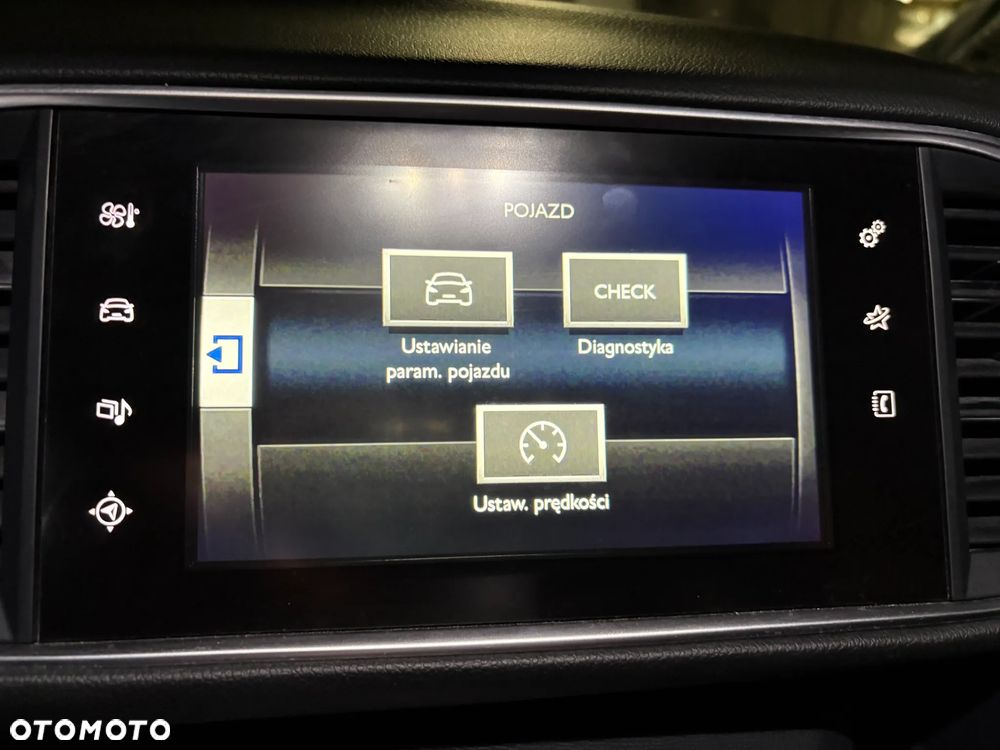 Peugeot 308 1.6 BlueHDi Allure S&S - 16