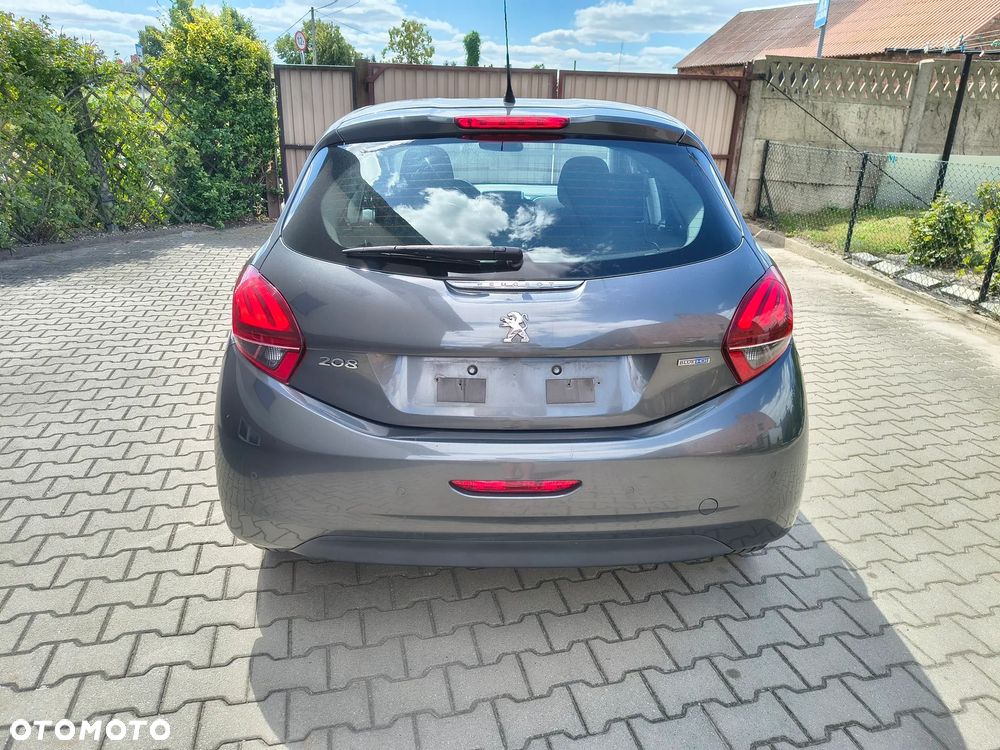 Peugeot 208 - 8