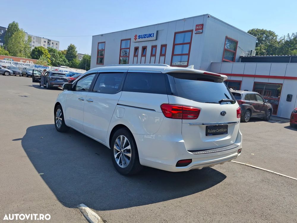 Kia Carnival - 3