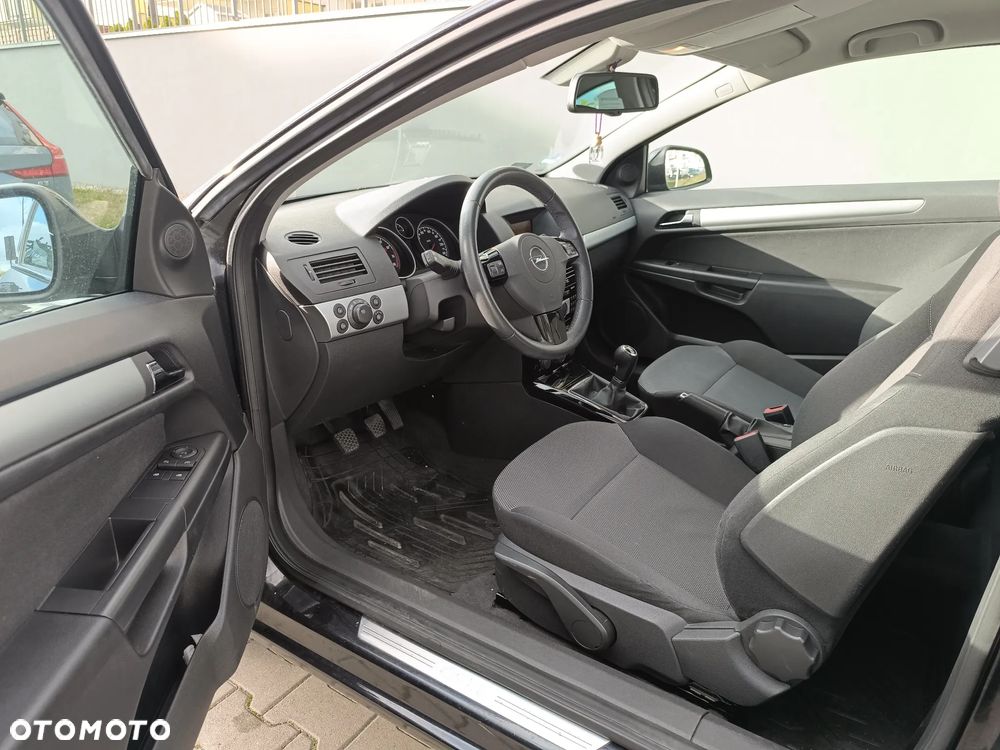 Opel Astra GTC 1.6 - 12