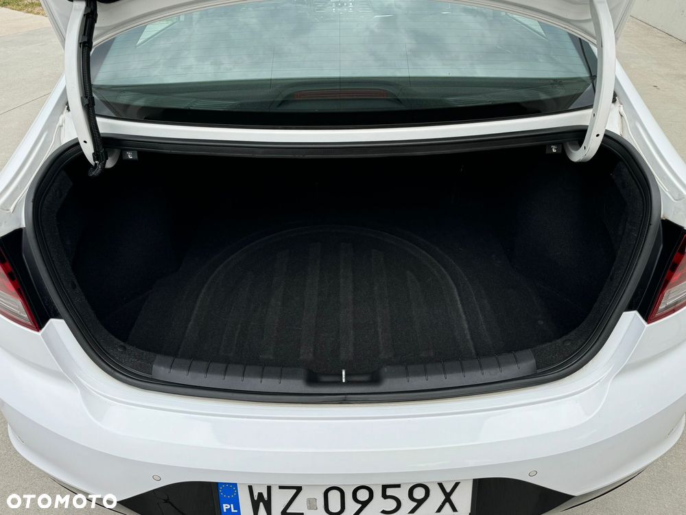 Hyundai Elantra 1.6 Comfort - 19