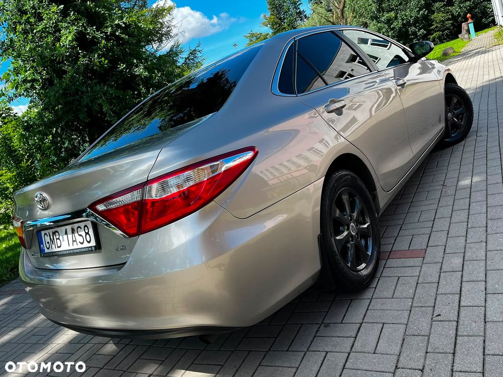 Toyota Camry - 17