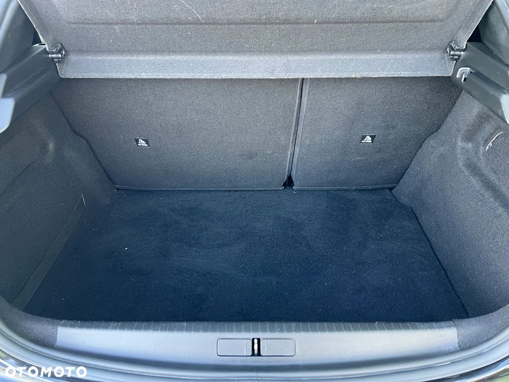 Peugeot 208 - 15