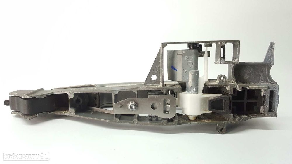 PUXADOR EXTERIOR TRASEIRO DIREITO PEUGEOT 3008 PREMIUM - 2