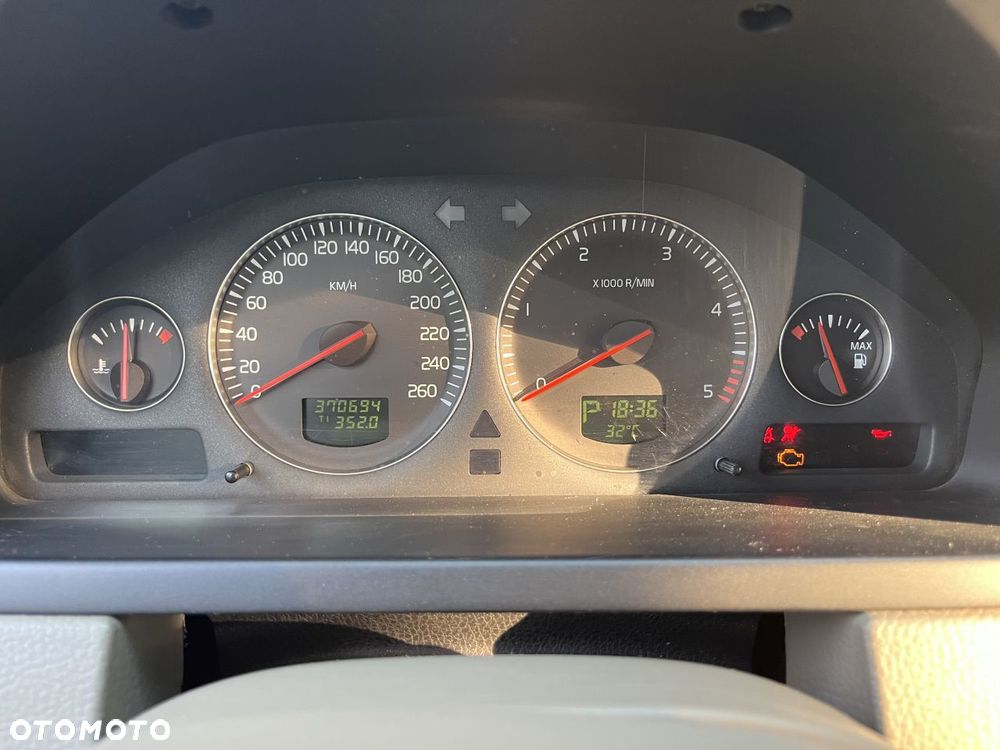 Volvo XC 90 2.4 D5 - 12