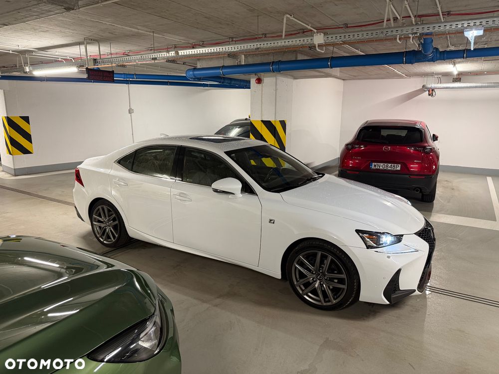 Lexus IS 300h F Sport - 37