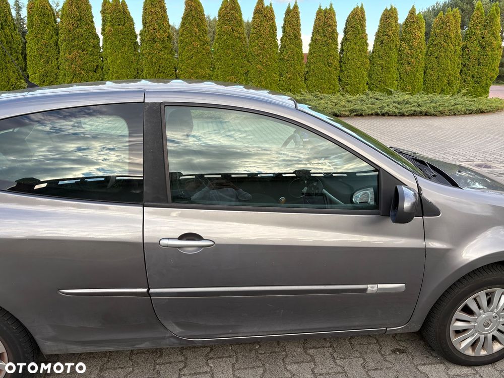 Renault Clio 1.2 16V 75 Expression - 18