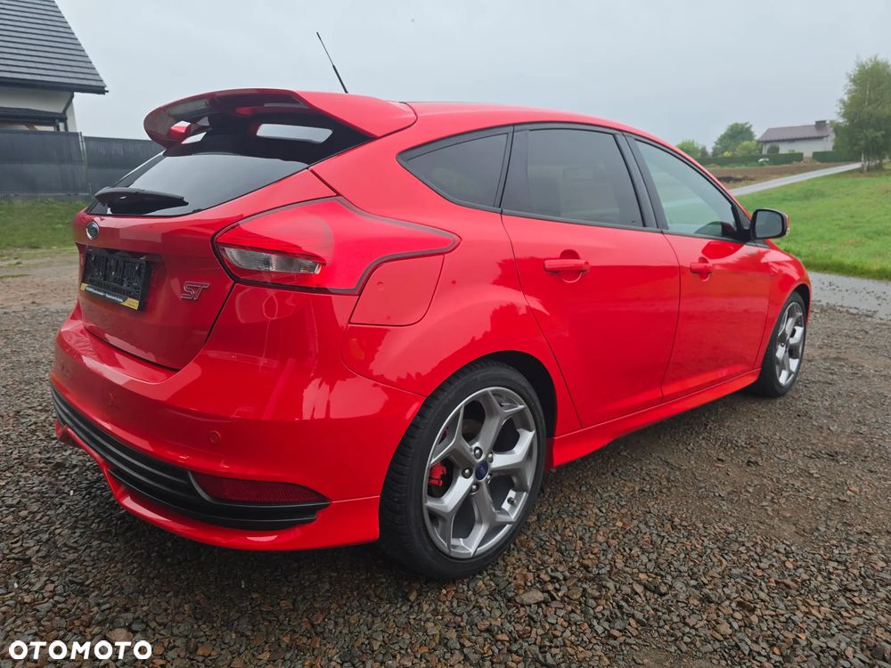 Ford Focus 2.0 EcoBoost ST mit Leder-Sport-Paket - 8