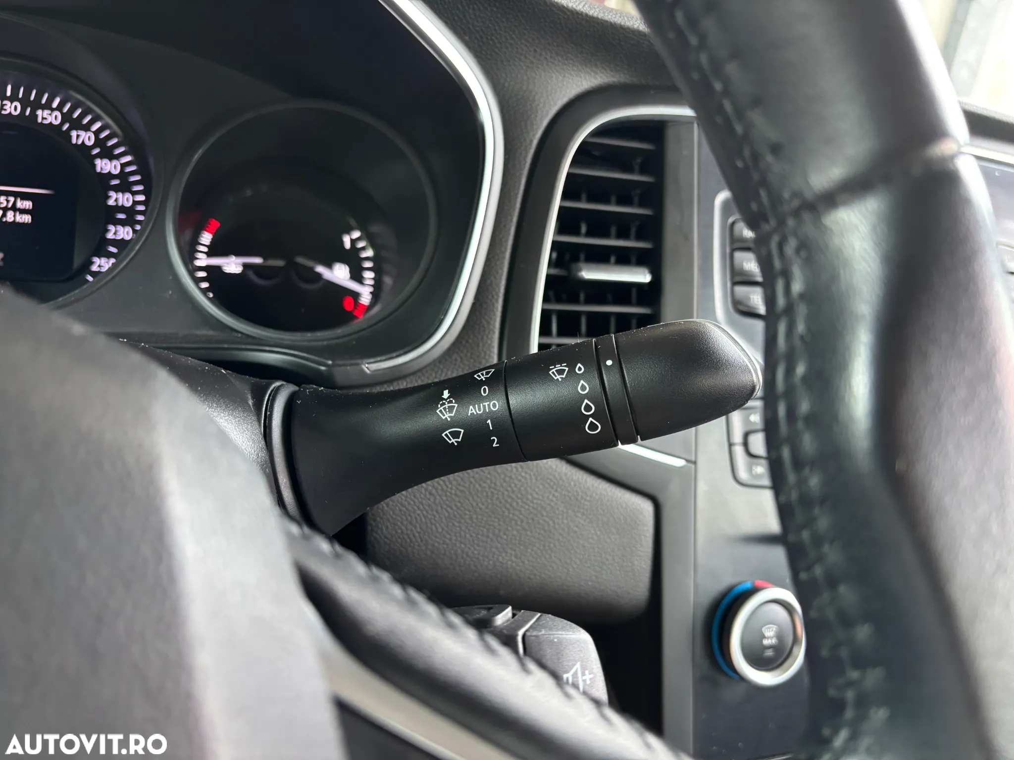 Renault Megane TCE GPF Zen - 26