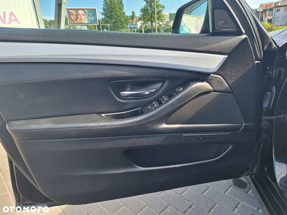 BMW Seria 5 525d - 6