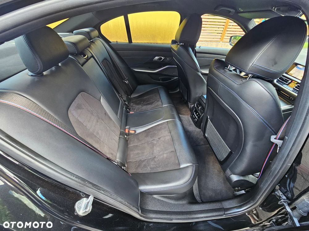 BMW Seria 3 330e M Sport - 16