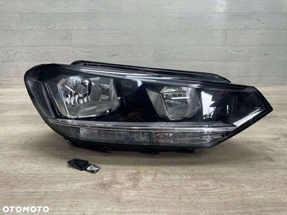 Volkswagen Touran III 2015 Przód strona prawa Lampa przednia