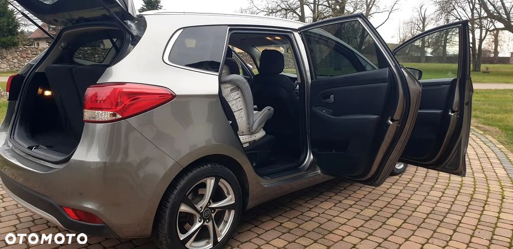 Kia Carens 1.7 CRDi M 7os - 13