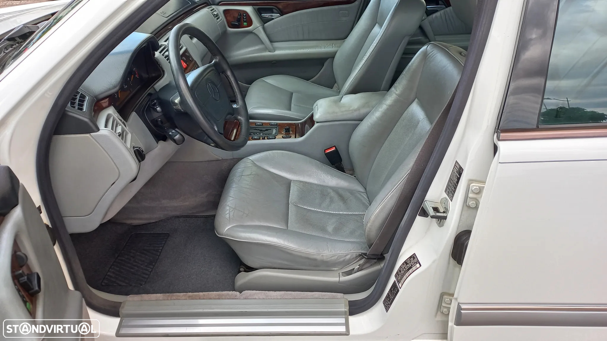 Mercedes-Benz E 300 - 5