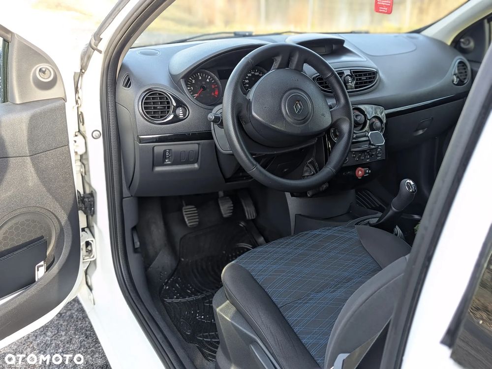 Renault Clio - 23