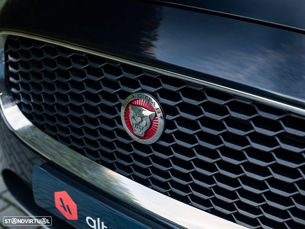 Jaguar E-Pace 2.0 i4D S - 8