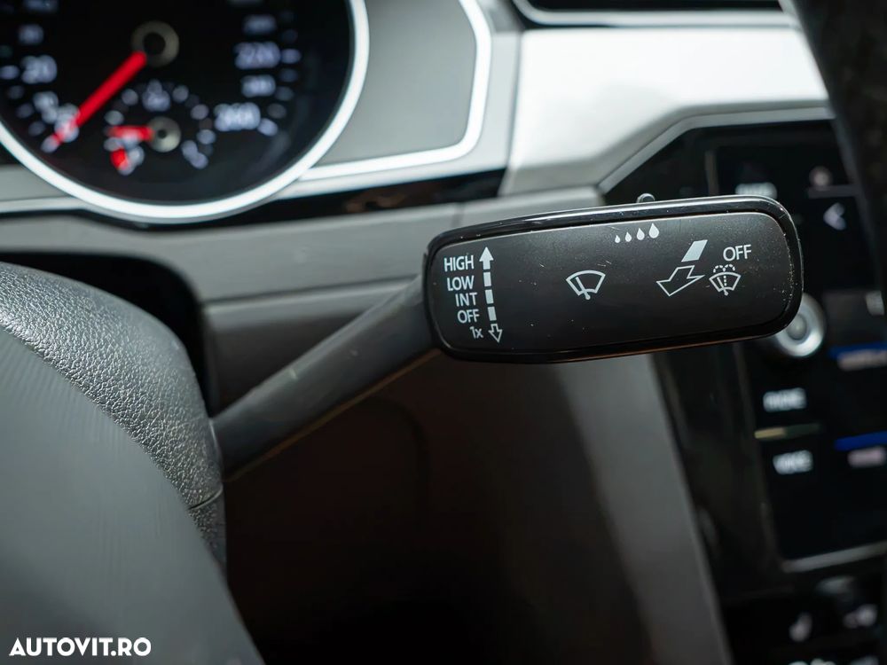 Volkswagen Passat 2.0 TDI DSG Comfortline - 30