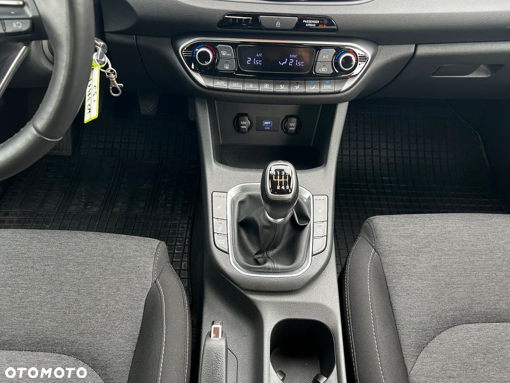 Hyundai i30 1.5 T-GDI 48V Smart - 33