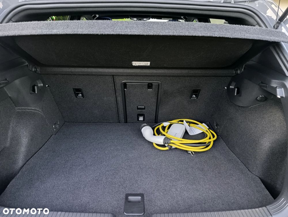 Volkswagen Golf - 10