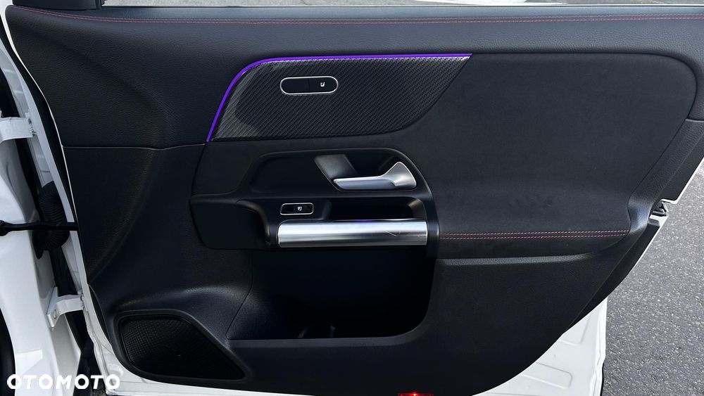 Mercedes-Benz GLA - 21