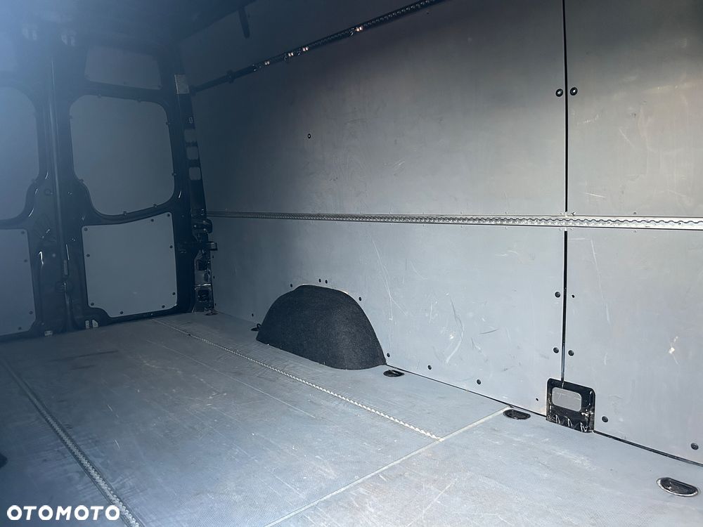 Mercedes-Benz Sprinter - 9