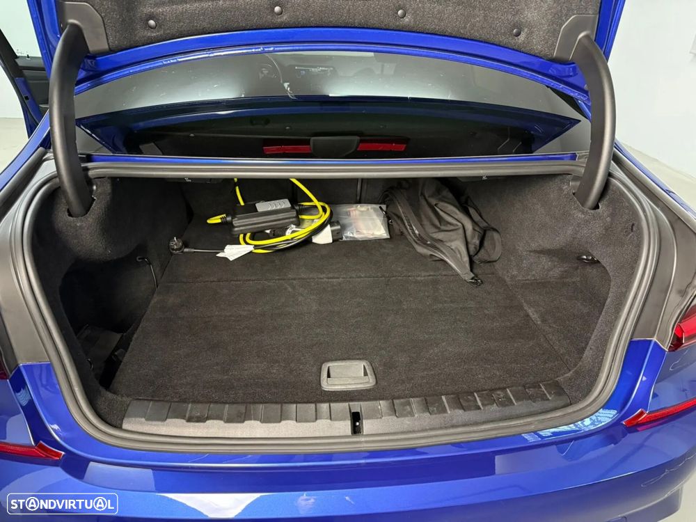 BMW 330 e Touring Pack Desportivo M Auto - 27