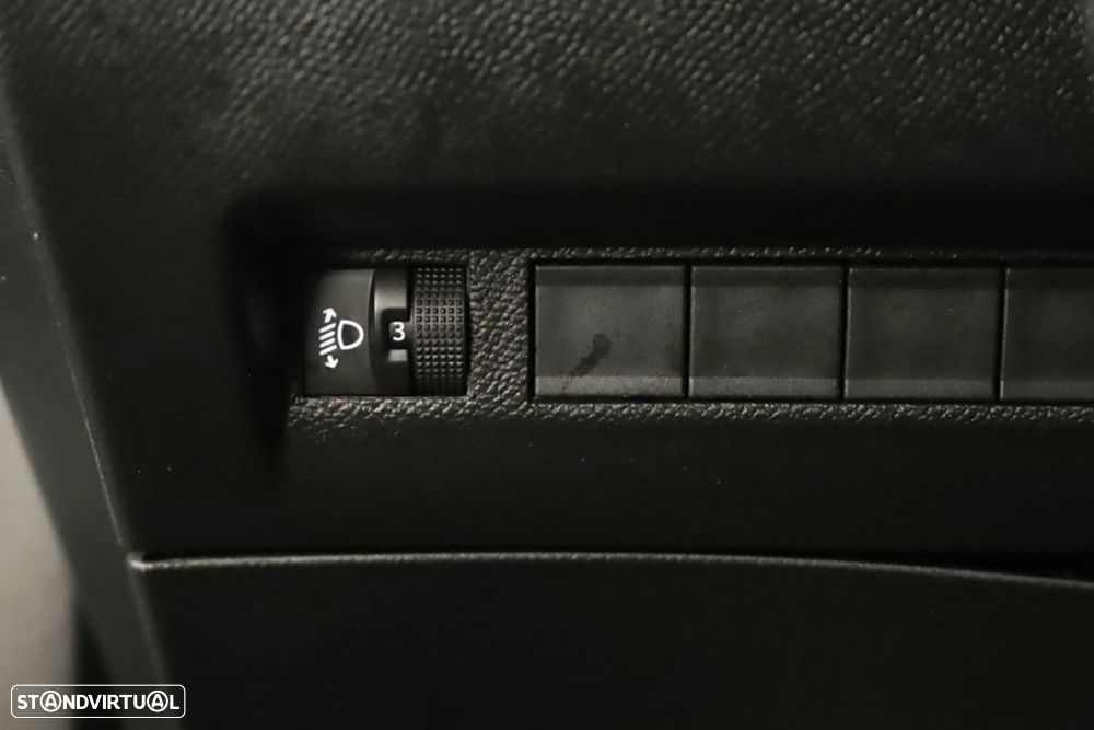Peugeot e-2008 54 kWh Allure - 20