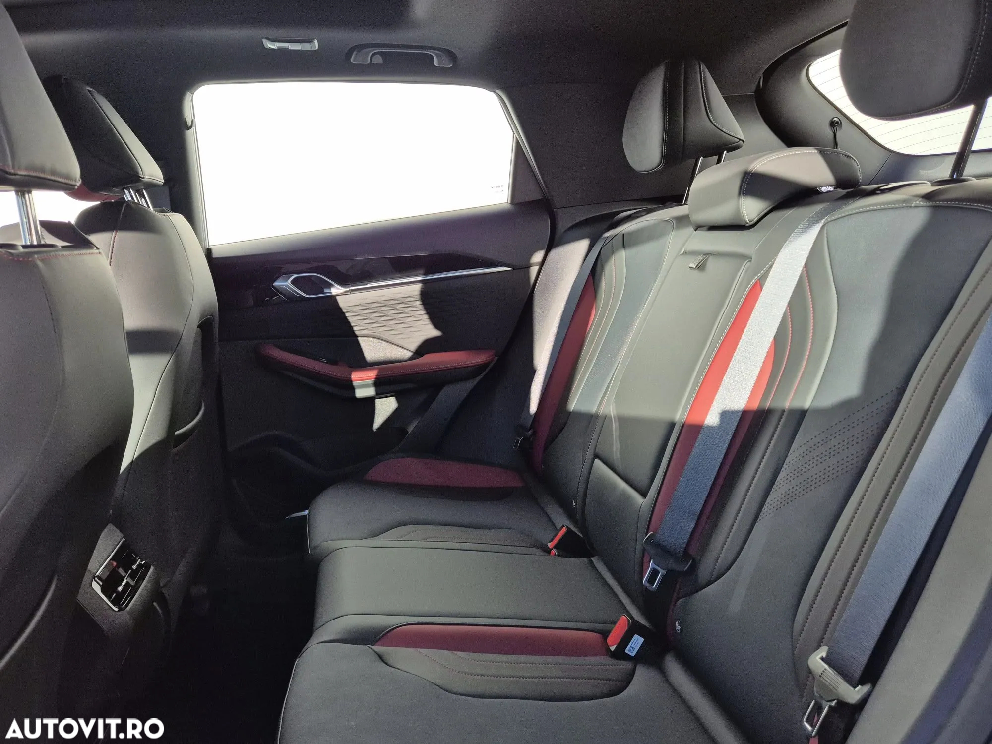 Geely Coolray - 12