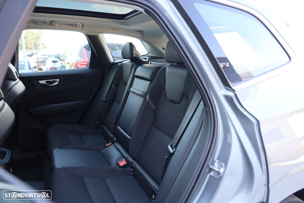 Volvo XC 60 2.0 T8 PHEV Momentum Plus AWD - 13