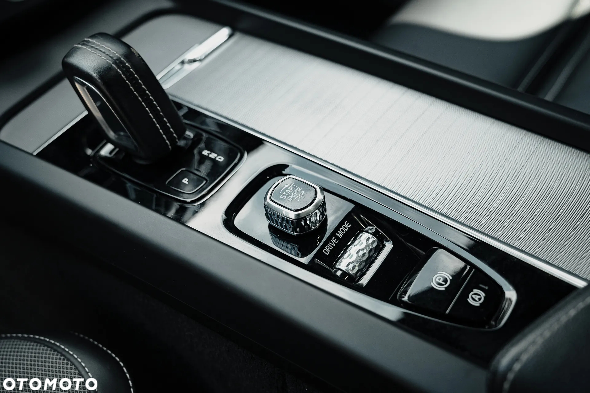 Volvo XC 60 T8 Plug-In Hybrid AWD R-Design - 16
