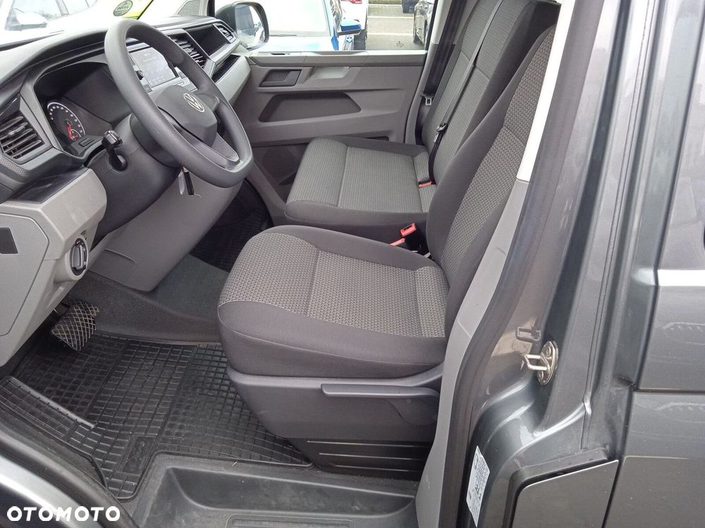 Volkswagen Caravelle - 11