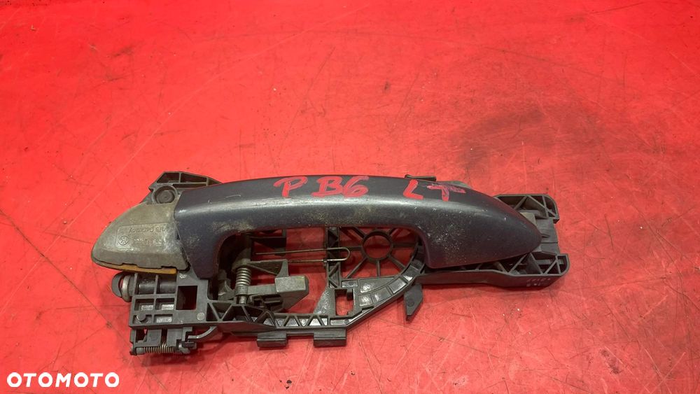 KLAMKA LEWY TYŁ PASSAT B6 - 2