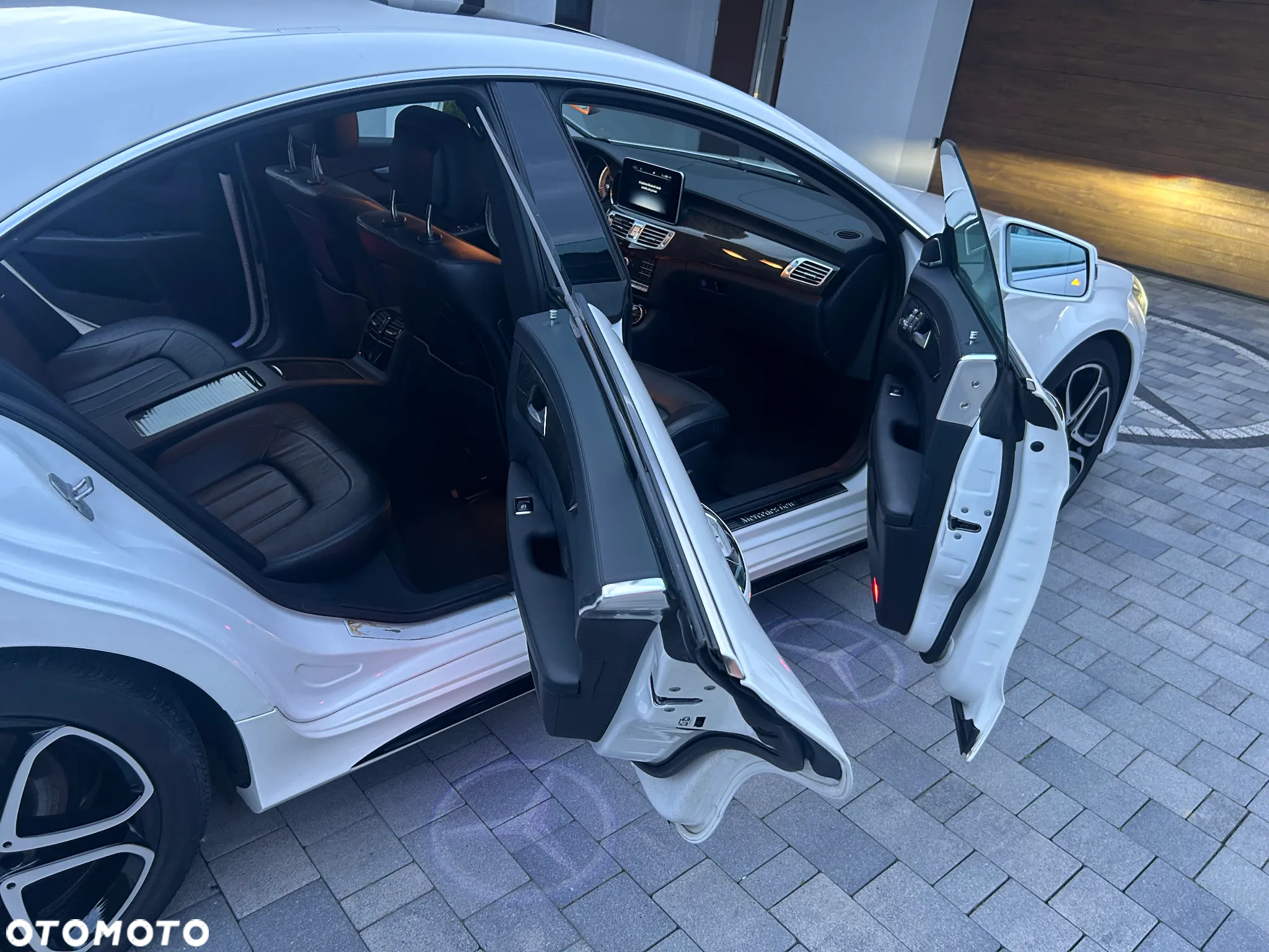 Mercedes-Benz CLS - 10
