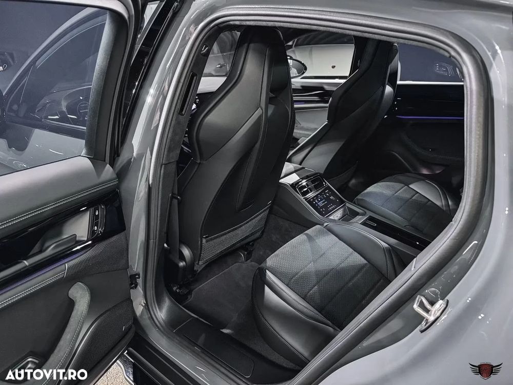 Porsche Panamera GTS - 12