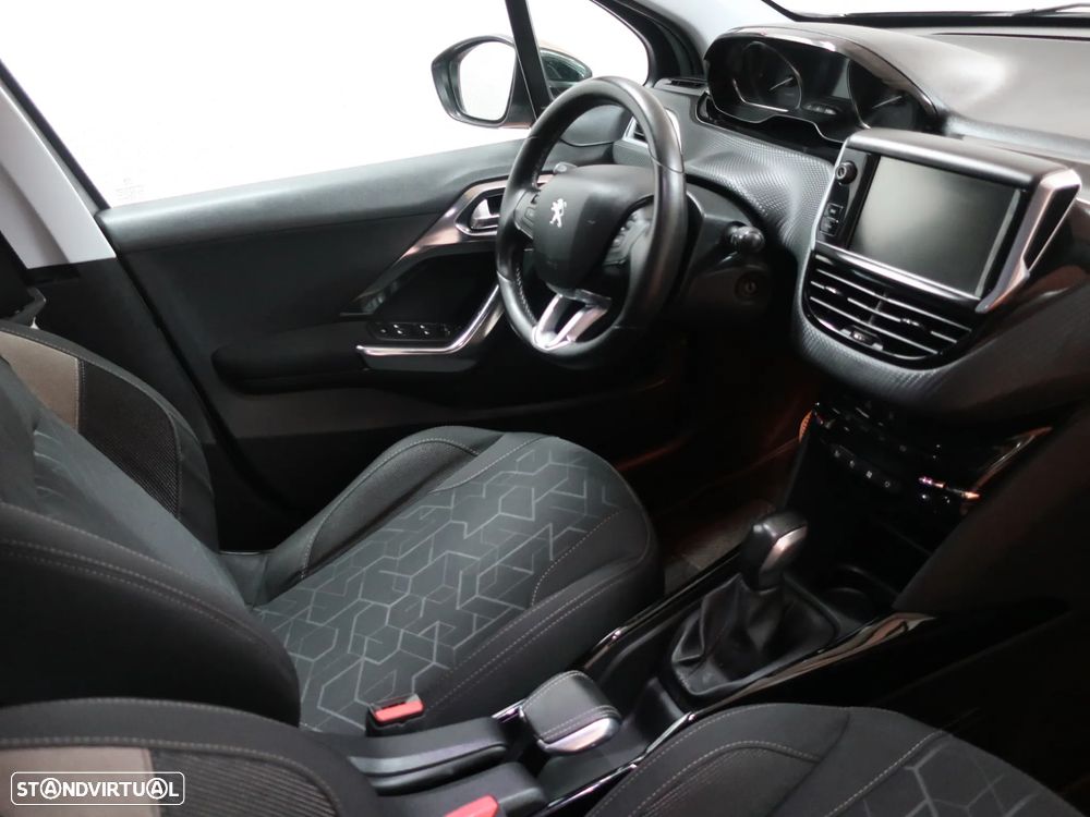 Peugeot 2008 1.2 VTi Allure - 26