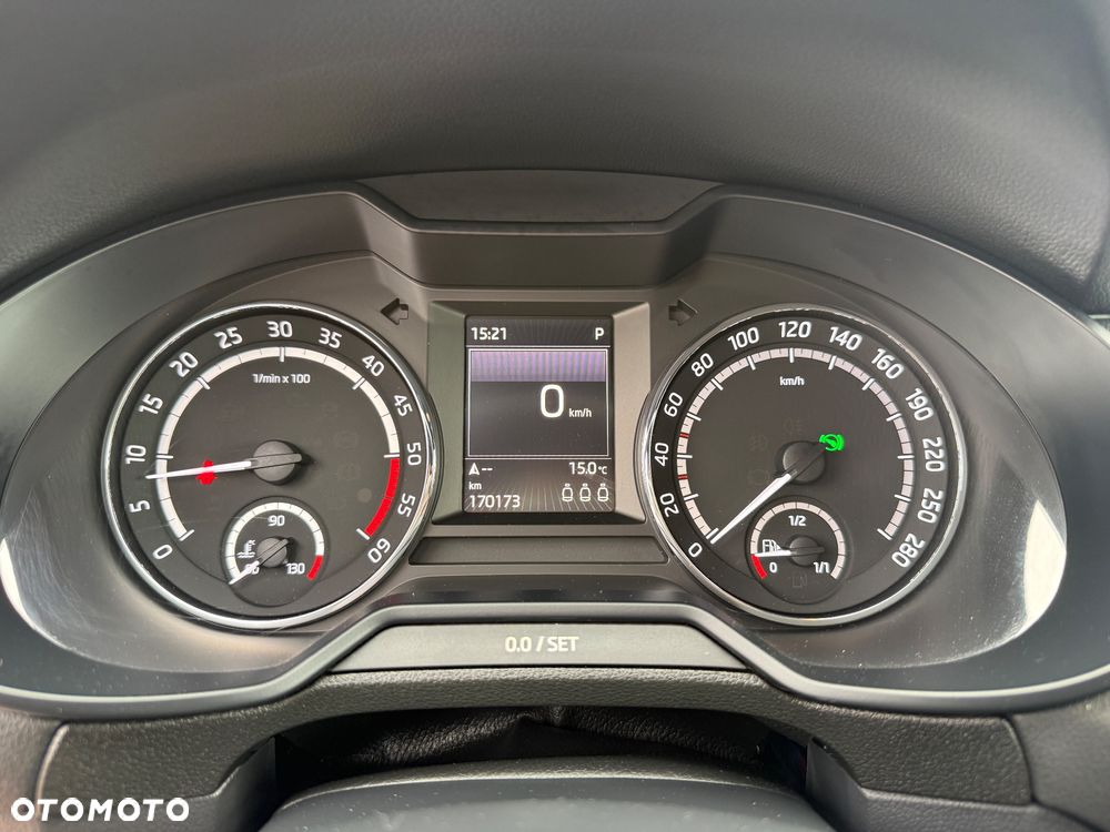 Skoda Octavia 2.0 TDI DSG RS - 16