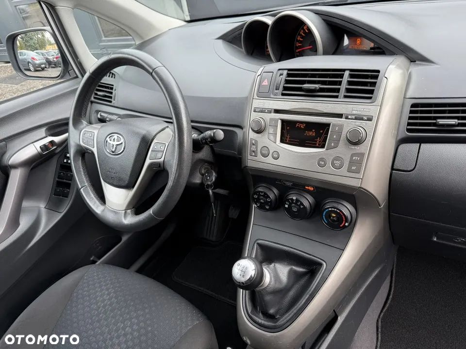 Toyota Verso 1.8 Premium 7os - 30