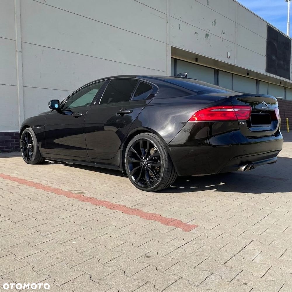 Jaguar XE 2.0 D R-Sport - 2