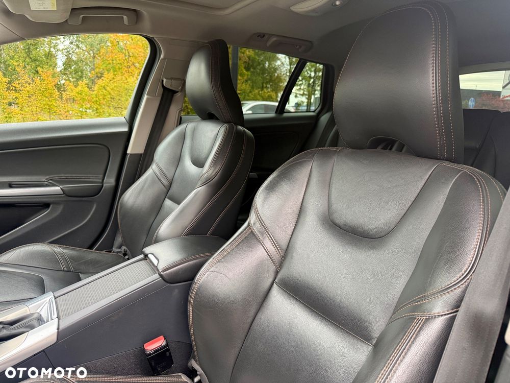 Volvo V60 Cross Country - 21