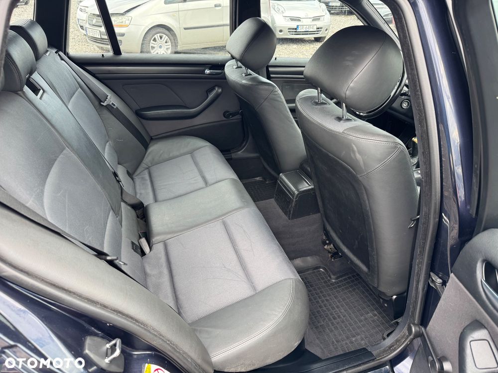 BMW Seria 3 318i - 9