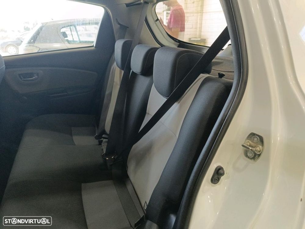 Toyota Yaris 1.5 HSD Comfort - 8