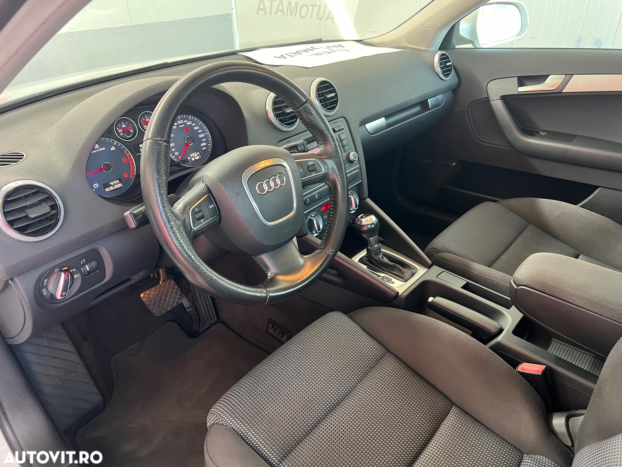 Audi A3 1.6 TDI Sportback S tronic Attraction - 5